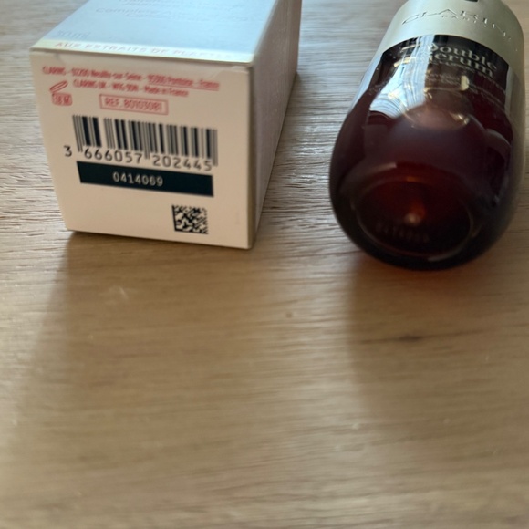 Clarins Double Serum Anti-Aging to Firm, Boost Radiance and Refine Pores 30ml - Picture 7 of 7